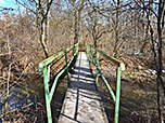 Über eine schmale Brücke...