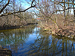 ...überqueren wir den Fluss...