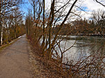 Wir folgen dem Fluss am nördlichen Amperufer...