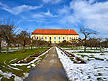 ...zum Dachauer Schloss