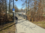 Über die Brücke geht es auf eine Amperinsel...