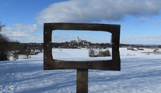 Wanderung von der Friedenskapelle zum Kloster Andechs und über die Felder zurück