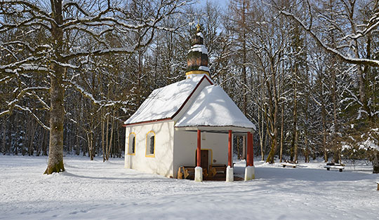 Wanderung von Sauerlach durch den Deisenhofener Forst zur Sankt-Anna-Kapelle und Sankt-Ulrich-Kapelle