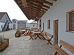 Die gemütliche Terrasse des Hofcafés