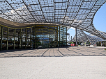Ab der Olympiaschwimmhalle können wir das berühmte Zeltdach, ...