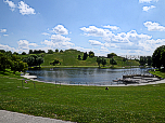 Der Ausblick nach Süden auf den Olympiaberg und die Seebühne