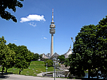 Der Olympiaturm hinter der Seebühne