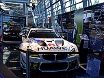 In der BMW-Welt kann man neben PS-starken Rallyefahrzeugen auch ...