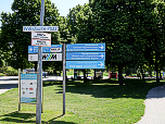 Am Willi-Daume-Platz halten wir uns rechts nach Westen und bewundern ...