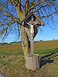 An einem Wegkreuz biegen wir links ab...