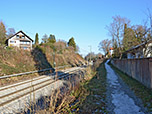 ...folgen der Bahntrasse...