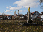 Im Westen des Sees finden befindet sich eine Mariensäule