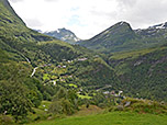 Blick zur Straße 63, an der auch der Aussichtspunkt Flydalsjuvet liegt