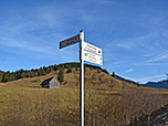 Hier zweigt vom Altherrenweg der Wiesmahdweg ab