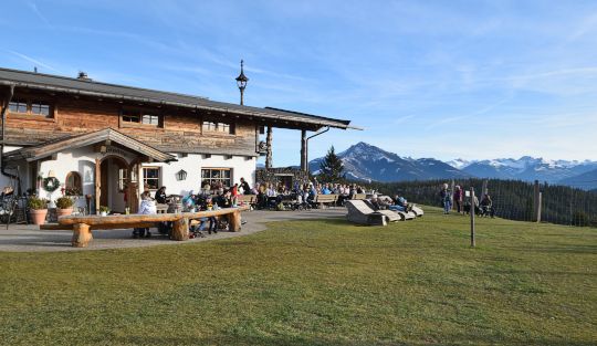 Von Ellmau zur Wochenbrunner Alm und Sankt Anna Grotte