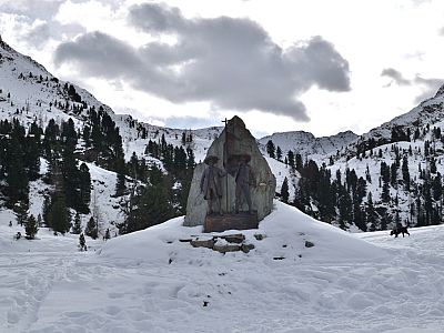 Ein Gedenkstein am Staller Sattel