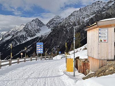 Die Straße auf Südtiroler Seite zum Antholzer See wird als Rodelbahn genutzt