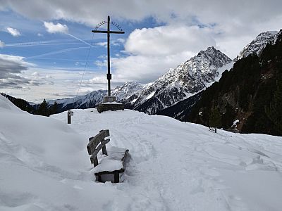 Das Heldenkreuz vor dem Wildgall 