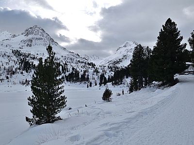 Der Blick nach Südosten zum Hinterbergkofel und der Innerrodelkunke