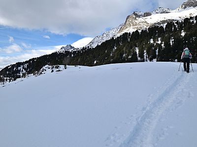 Das kleine Kreuz über dem See ist schon sichtbar