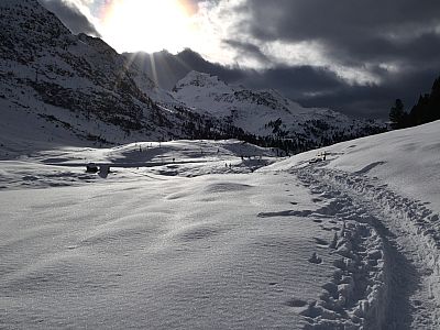 ... durch die beeindruckende Winterlandschaft.