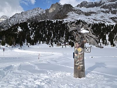 Nach rechts geht es direkt zu Oberseehütte,  ...