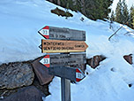 Hier geht es rechts über den Winterweg weiter Richtung Gampenalm