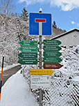 Wegweiser am Parkplatz in Kohlstatt