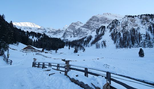 Höllensteinhütte -  Winterwandern und Rodeln