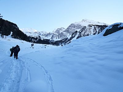 ... und erreichen wenig später die unteren Almwiesen vor der Höllensteinhütte