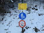 Die Höllensteinhütte ist rechts nach Südwesten bereits angeschrieben