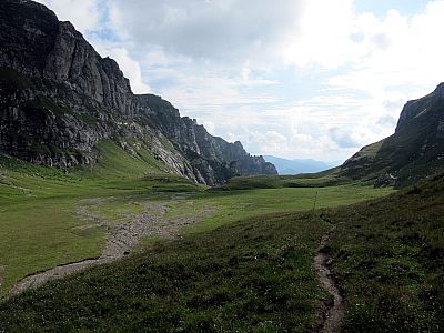 Auf dem Hochplateau kommen wir  ...