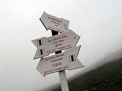 Wir halten uns an den Wegweiser zur Cabana Babele