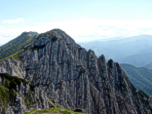 Die steil abfallenden Westwände des Piatra-Craiului-Gebirges