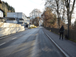 Wieder führt der Weg am verbauten Ufer vorbei