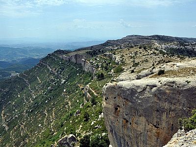 Erneut wandern wir bis zur Abrisskante