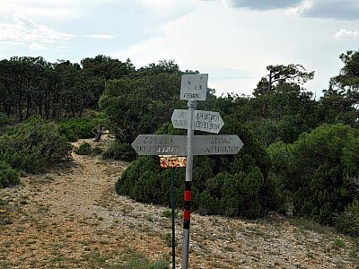 ... halten wir uns links...