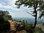 Blick in das weitläufige Tal im Süden des Gebirges