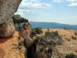 Über einen eingekeilten Felsen ...