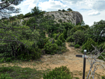 Wir wandern geradeaus weiter an der Kante entlang