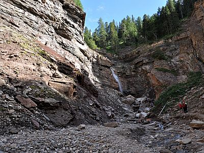 Am Ende der Schlucht erwartet uns der Wasserfall