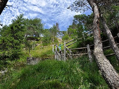 ... der gut gesicherte Weg ...