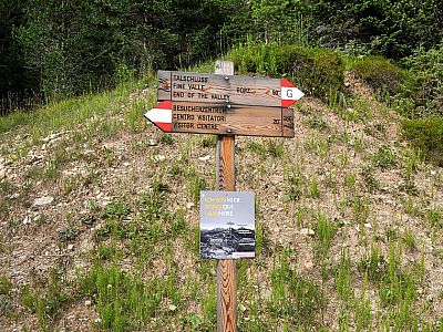 Hier halten wir uns links nach  Nordwesten und ... 