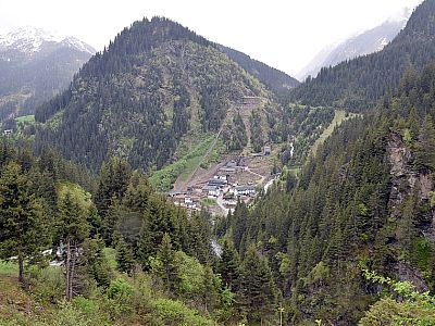 Der Ausblick zurück auf das Bergbaumuseum und ...