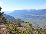 Blick über das Etschtal zum Mendlkamm
