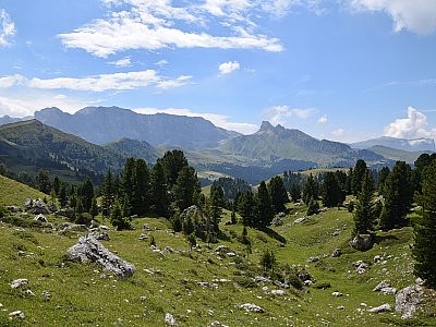 Im Westen zeigt sich die Nordseite der Rosengartengruppe