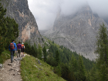 Die nach Westen offene Seite der Langkofelgruppe wird sichtbar
