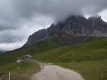 Dunkle Wolken umhüllen erneut die Langkofelgruppe