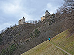 Blick hinauf zur Burg