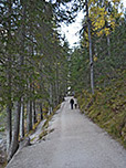 ...passieren wir die Westseite des Sees